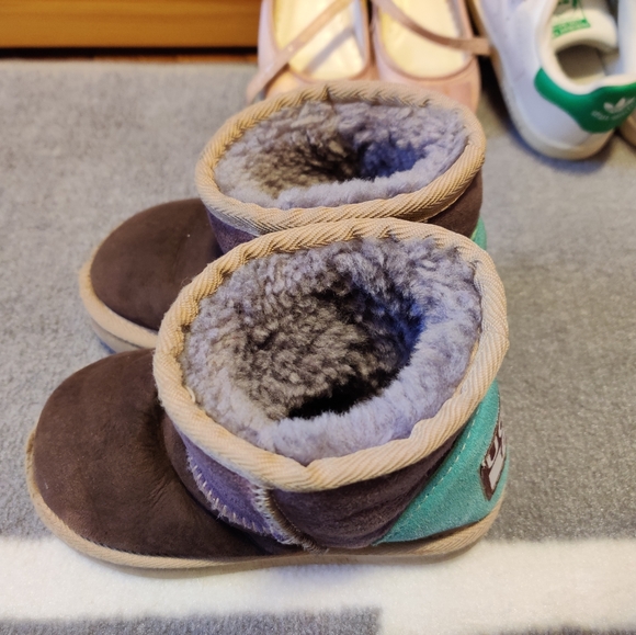 UGG Boots - Picture 4 of 13